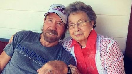 Cauza morții lui Chuck Norris e ținută secretă de familia legendarului actor