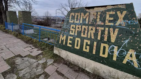 Cum arată azi stadionul din Medgidia, arenă care a strâns și 40.000 de spectatori la un meci. Legenda spune că s-a umplut o singură dată. VIDEO