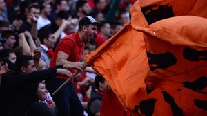 Ciudatul minut 81 al derby-ului Dinamo - Rapid. Momentul banderolei