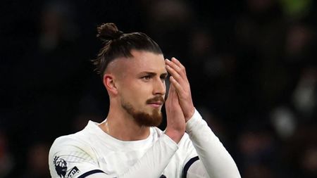 Radu Drăgușin, salvat de Cristi Chivu? Modelul pe care românul e sfătuit să îl adopte la Tottenham: „A avut apoi o carieră formidabilă în Champions League”