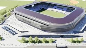 Primarul care vrea să readucă în Superliga gloria fostei campioane a României îi ademeneşte pe sponsori cu construcția noului stadion de 100.000.000 de euro şi cu dovada abonamentului său