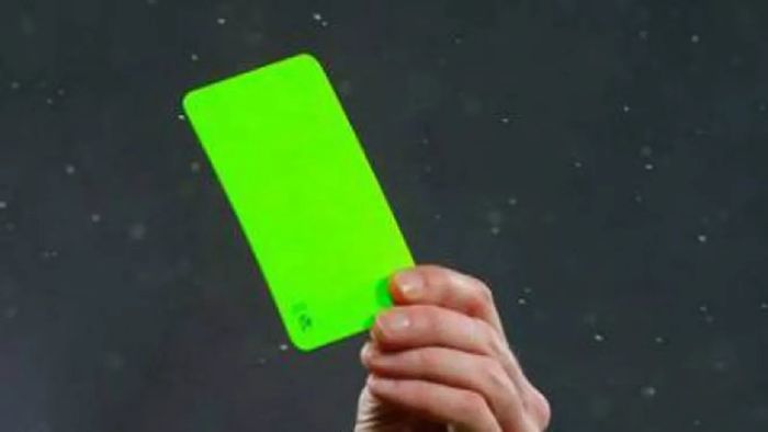 Moment istoric! S-a folosit pentru prima dată cartonașul verde în fotbal: ce s-a întâmplat!