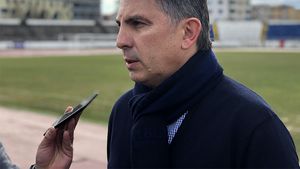 Gestul făcut de Ionuț Lupescu pentru Dinamo! „Găsiți voi un copil și dați-i asta din partea mea!” + Ce sumă a cotizat pentru clubul alb - roșu