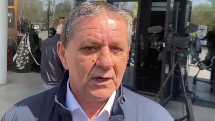 S-A STINS IL LUCE Marius Lăcătuş, dărâmat la catafalcul lui Mircea Lucescu: „S-a abătut necazul asupra familiei”