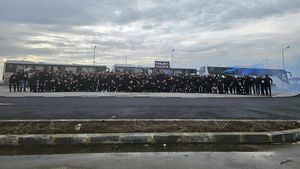 Atmosferă incendiară în Giulești la meciul Rapid-FCU. Peluza Sud 97 ia cu asalt Capitala. Câți ultrași olteni sunt așteptați la meci. SPECIAL