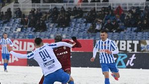 CFR Cluj a obținut doar o remiză cu Poli Iași, deși trupa lui Dan Petrescu a condus încă din start și a jucat mai mult de o oră în superioritate numerică