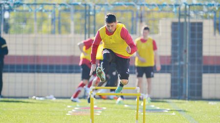 Liderul "haitei", doborât de stomac!** Dănciulescu a stins răscoala din vestiar, dar a ieșit din antrenament din cauza unei indigestii