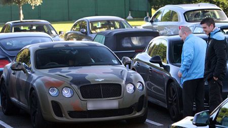 Balotelli face "show" și-n Italia. Atacantul a fost implicat într-un incident la aeroportul din Milano.** Ce i-au descoperit poliștii în actele mașinii