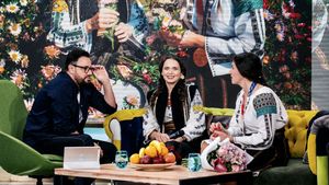 Campioana olimpică Ancuța Bodnar, în costum popular. Veșmântul, făcut cadou de Angelica Flutur