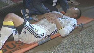 FOTO | Robin van Persie, accidentare teribilă în ultima etapă de campionat din Turcia! Olandezul a fost în pericol să-și piardă ochiul stâng