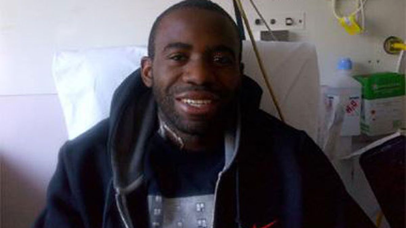 Milioane de suporteri au zâmbit odată cu el! Foto** Muamba a postat pe Twitter prima poză de la accident! Ce mesaj a atașat la imagine