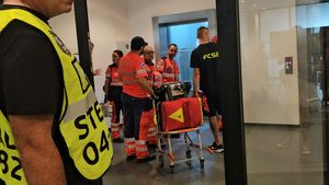 Panică după FCSB – Drita 3-2 și imagini nedorite! Antrenorului i s-a făcut rău și medicii s-au dus de urgență în vestiarul kosovarilor!