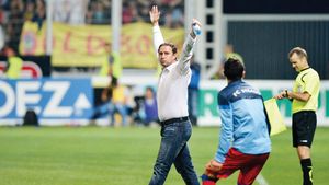 DEZVĂ‚LUIRE** Gafă incredibilă a Rapidului. Copos l-a avut în curte pe Reghe, dar s-a întors și l-a trimis în Ghencea. Ce l-a speriat pe patronul din Giulești