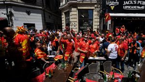 Atmosferă incendiară pe „Arena Națională”! Fanii Ucrainei și ai Macedoniei de Nord au făcut show și pe străzile din București + Câți spectatori sunt la meci | GALERIE FOTO