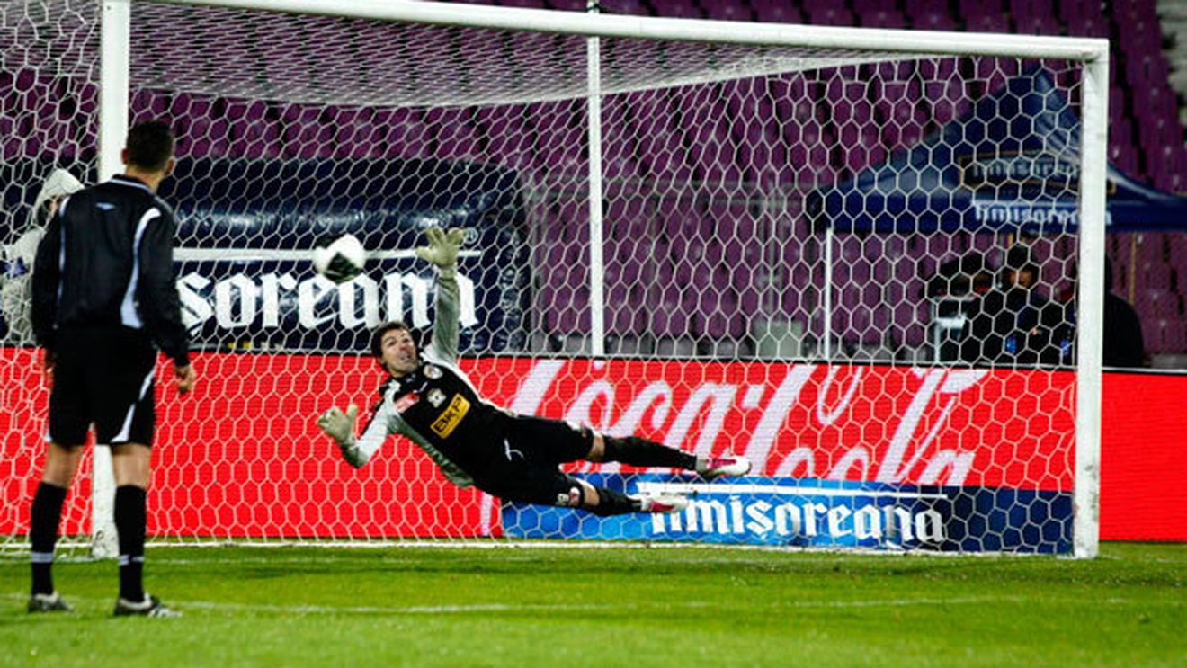 EXCLUSIV Rapid, la un pas de a-i aduce dublură de valoare lui Coman:** "Suntem în discuții avansate cu Taborda"