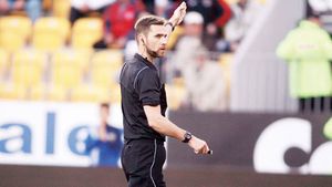 Alexandru Tudor arbitrează meciul Standard Liege - Molde, din play-off-ul Ligii Europa