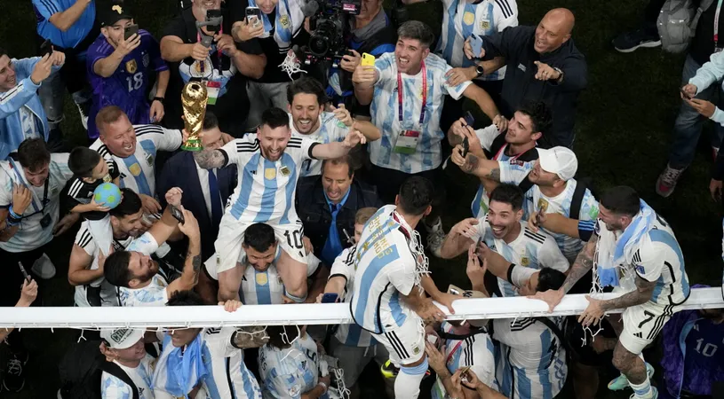 Argentinienii și-au ironizat rivalii după ce au câștigat Campionatul Mondial din Qatar. „Un minut de reculegere pentru Mbappe care e mort!” Nici brazilenii n-au scăpat | VIDEO