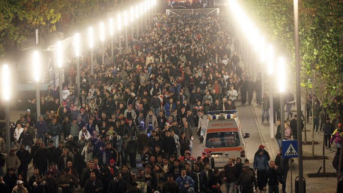 Afacere de criză în București. Organizează meciul și iau cotă-parte din banii pe bilete