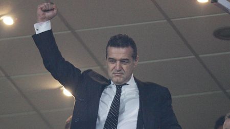 Becali: "Sandu parcă era Ceaușescu la balcon!"
