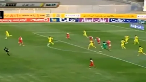 VIDEO | Portarul care aruncă mingea 50 de metri. Fază nebună în prima ligă din Iran