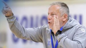 Bogdan Burcea, prezentat oficial la Corona Brașov: „Să formăm o echipă cu personalitate"