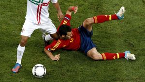 Ei vara nu joacă fotbal...fac balet!** Galerie FOTO cu cele mai tari imagini de la Portugalia - Spania! Ai spune că a fost un meci superb:)