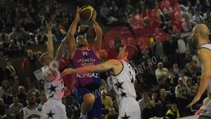 Țenter a lăsat Gazul aprins la Cluj:** "U"   Mobitelco - Gaz Metan Mediaș 59-84! FOTO