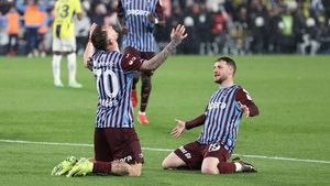 Nota lui Denis Drăguş, după ce românul a marcat în derby-ul Fenerbahce - Trabzonspor 4-1