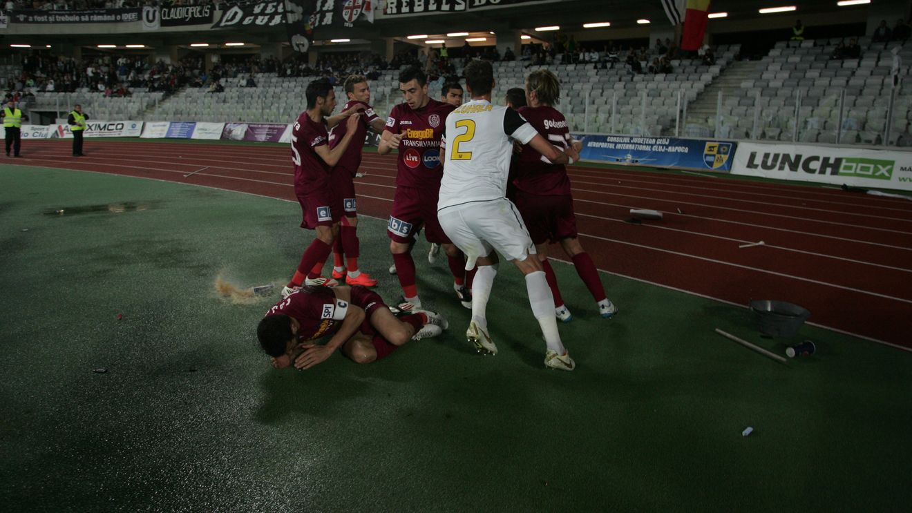 GLUMA ZILEI! Sandu, luat la întrebări de arbitrii finalei Europa League!** De ce au vrut să se asigure înainte de meci