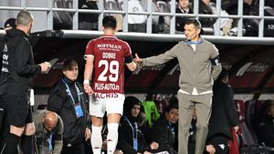 Alex Dobre, „taifun” după ce a fost scos de pe teren în Rapid - FC Argeș. A avut grijă să observe toată lumea cât e de nemulțumit