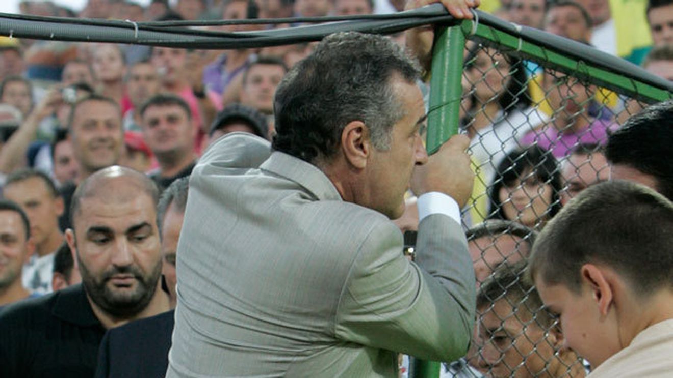 Gigi le transmite fanilor steliști:** "Stați acasă, napoletanii sunt barbari"