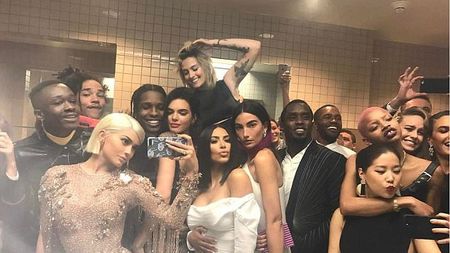 Apariții controversate pe covorul roșu. FOTO | Serena Williams a împărțit scena cu vedete care au vrut neapărat să șocheze