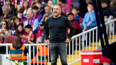Vestiarul Barcelonei, un butoi cu pulbere. Trei fotbalişti au făcut scandal din cauza deciziilor lui Hansi Flick