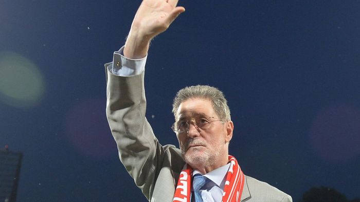 La Dinamo s-a încheiat o eră! Dezamăgit de ce se întâmplă la echipa pe care a slujit-o toată viața, Cornel Dinu a luat o decizie radicală, și-a vândut acțiunile. Fanii au preluat cota socială simbolică deținută de „Mister” în cadrul SC Dinamo 1948 SA | EXCLUSIV