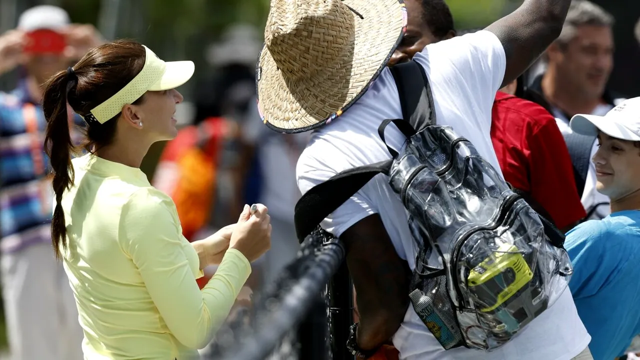 Cum au reacționat spectatorii de la Miami când Simona Halep a intrat pe teren! Un român nu s-a putut abține și a ironizat-o pe Paula Badosa. VIDEO