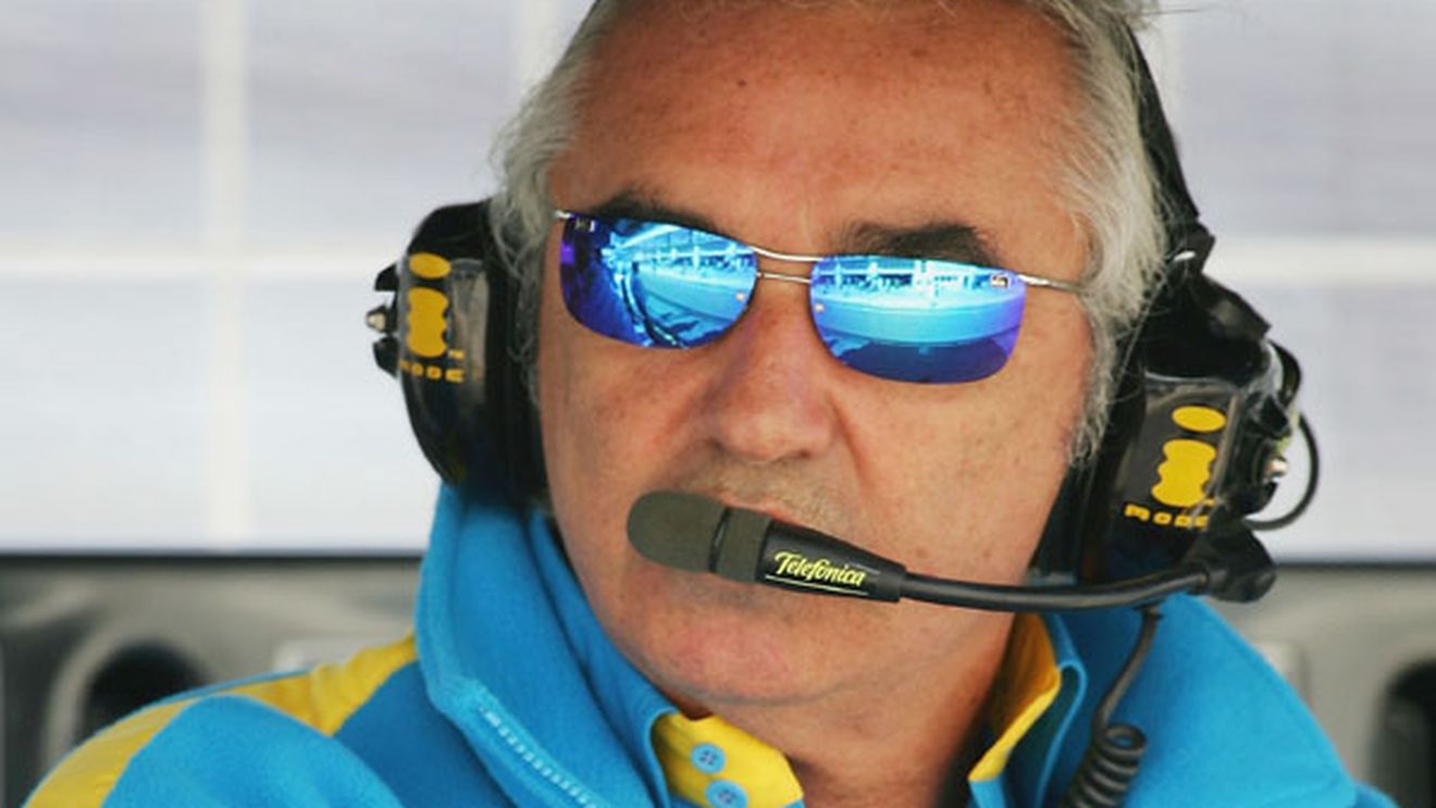 BRIATORE: "Mereu trebuie să vorbesc despre plecarea lui Alonso la Ferrari..."