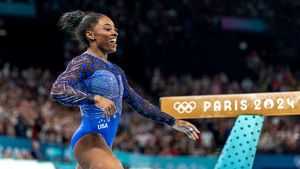 Simone Biles a făcut o adevărată avere, după ce a luat argintul în controversata finală de la sol, în care Ana Bărbosu și Jordan Chiles au primit bronzul. Și-a luat vilă și un bolid fabulos, de trei ori mai scump decât mașinile primite de gimnastele române de la Ion Țiriac
