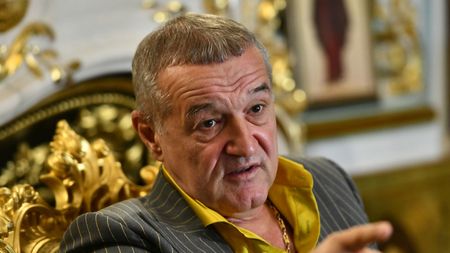 Gigi Becali n-a mai suportat și a luat decizia după 45 de minute! Fotbalistul, OUT de la FCSB la pauza meciului cu Manchester United