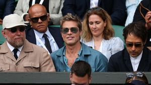 Brad Pitt a apărut la finala Novak Djokovic - Carlos Alcaraz de la Wimbledon și a făcut senzație în tribune: „Doamne, are 59 de ani!" Cu cine a ținut actorul american | FOTO & VIDEO