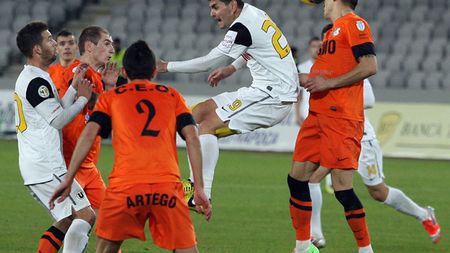 "U" și Pandurii acuză arbitrajul de la remiza de pe Cluj Arena!** "Tot meciul a fost influențat de oficialii partidei"