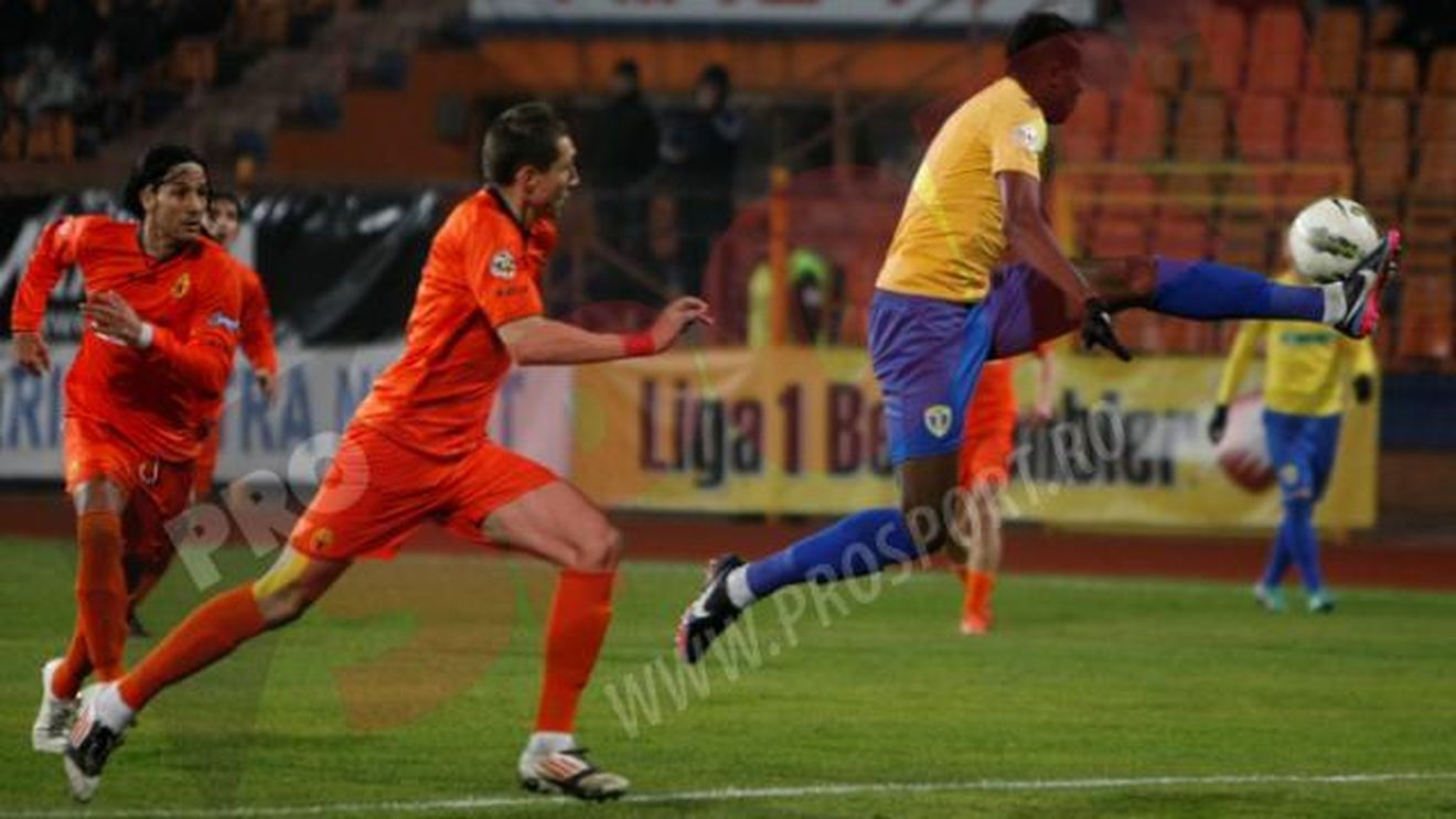 Bokila și Hoban au spart plictiseala!** Ceahlăul - Petrolul 0-2! Miron, gafă de cascadorii râsului