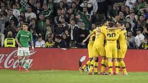 Leo Messi a făcut spectacol, iar Barcelona s-a apropiat de rivala Real Madrid după victoria cu Betis. Meci cu 5 goluri la Sevilla | VIDEO