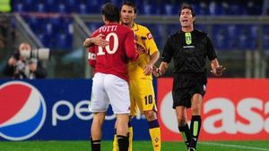 Mutu a mers la Roma și a dat peste Francesco Totti, omul care ar fi renunțat la o parte din salariu pentru a-l vedea pe "Briliant" pe Olimpico. Mesajul legendei: "Când am intrat pe ușă, mi-a zis..."