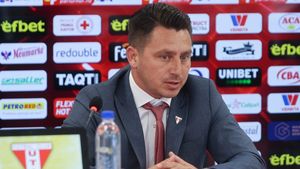 Ilie Poenaru nu duce lipsă de oferte după plecarea de la UTA Arad: „Au fost discuții timp de două săptămâni!” | VIDEO EXCLUSIV ProSport Live