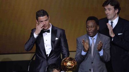 Cristiano Ronaldo, martor la un moment inedit! Familia portughezului s-a pozat cu Messi la gala de la Zurich