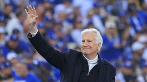 Cine este afaceristul care a plătit 10 miliarde de dolari în tranzacția mileniului