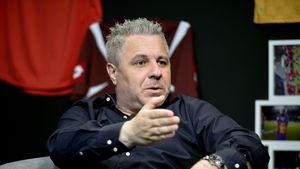 Marius Șumudică, atac asupra conducerii Rapidului: "Pancu, dacă iese pe stradă, face lumea poze cu el. Cu voi cine face, băi?" | EXCLUSIV VIDEO ProSport LIVE