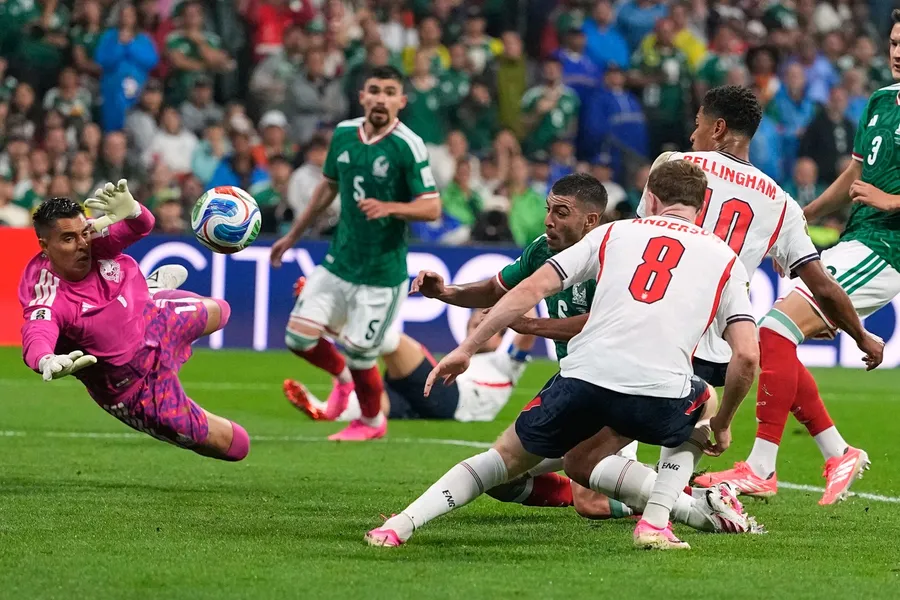 Live Mexic - Anglia la Cupa Mondială. Dacă fotbalul ar putea salva lumea de ea însăși, meciul ăsta ar trebui să fie trusa de prim ajutor!