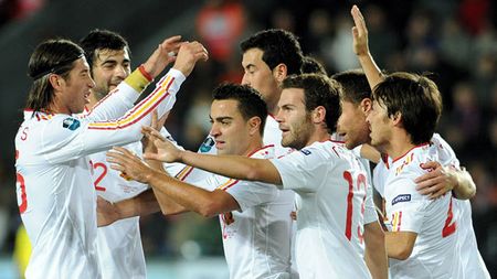 Spania și-a mai călcat în picioare o adversară!** Cehii s-au îndreptat spre margine și au zis: "Vrem și noi o minge, că ne plictisim!" Cifre uluitoare