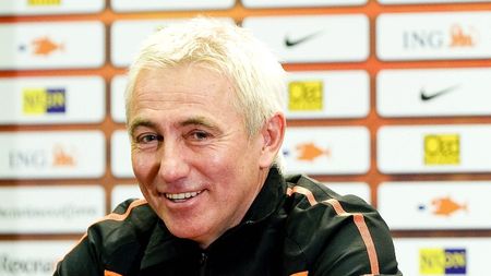 Selecționerul Olandei și-a prelungit contractul până în 2012!